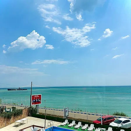 Seaside & Πανσιόν 3*